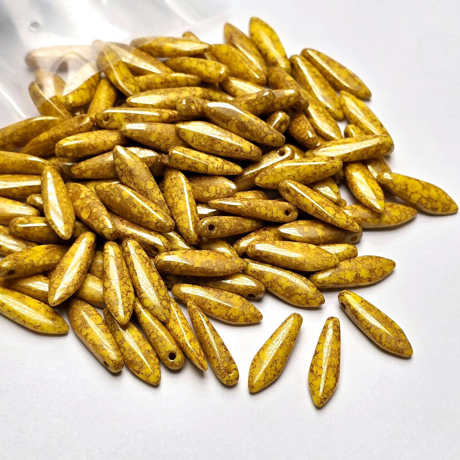 Daggers 5x16mm: Opaque Lemon Teracota Red