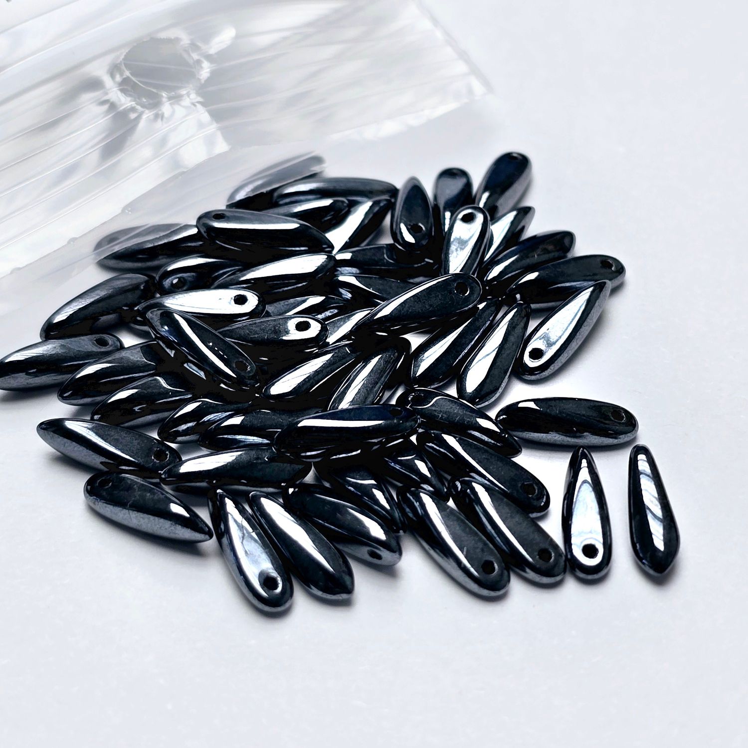 Daggers 3x11mm: Hematite *50 Pieces