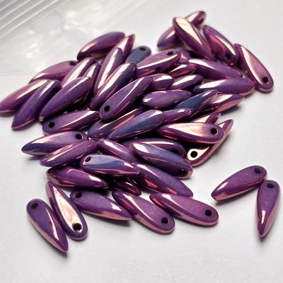 Daggers 3x11mm: Chalk White Lila Vega Luster *50 Pieces