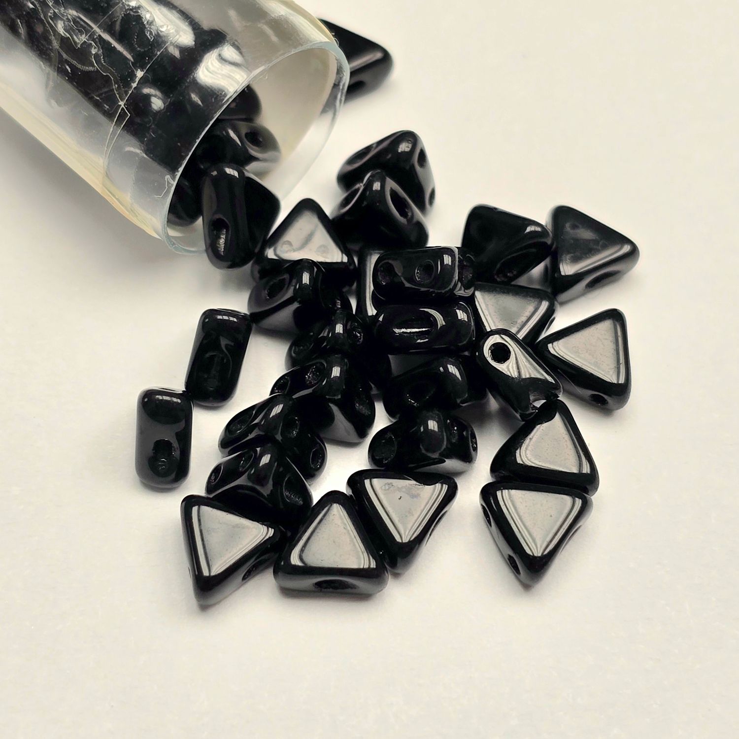 Kheops Par Puca 6mm: Opaque Jet Kheops Par Puca 6mm: Opaque Jet