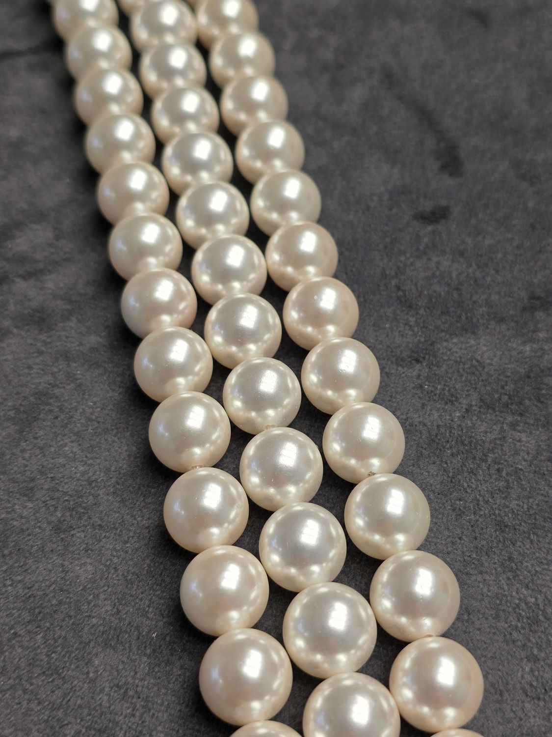 12m Round White Shell Pearls