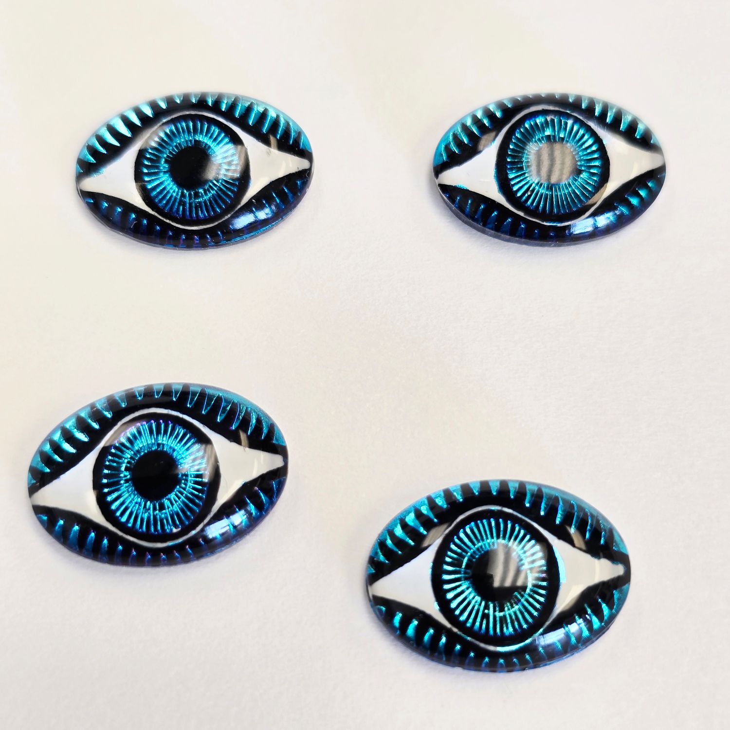 18x13mm Glass Preciosa Oval Cabochon:  Eye Bermuda Blue