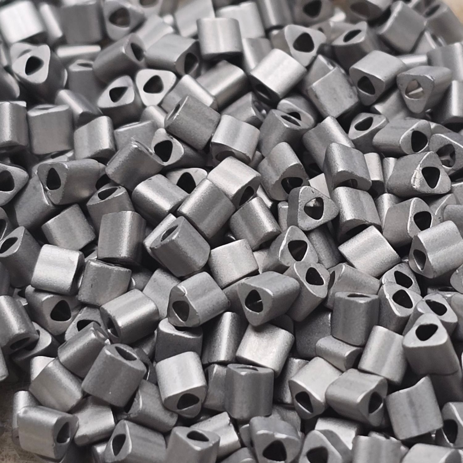 11/0 Triangle #F451D *CLOSEOUT*