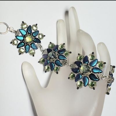 Free Pattern: Kalivia Petals Bracelet