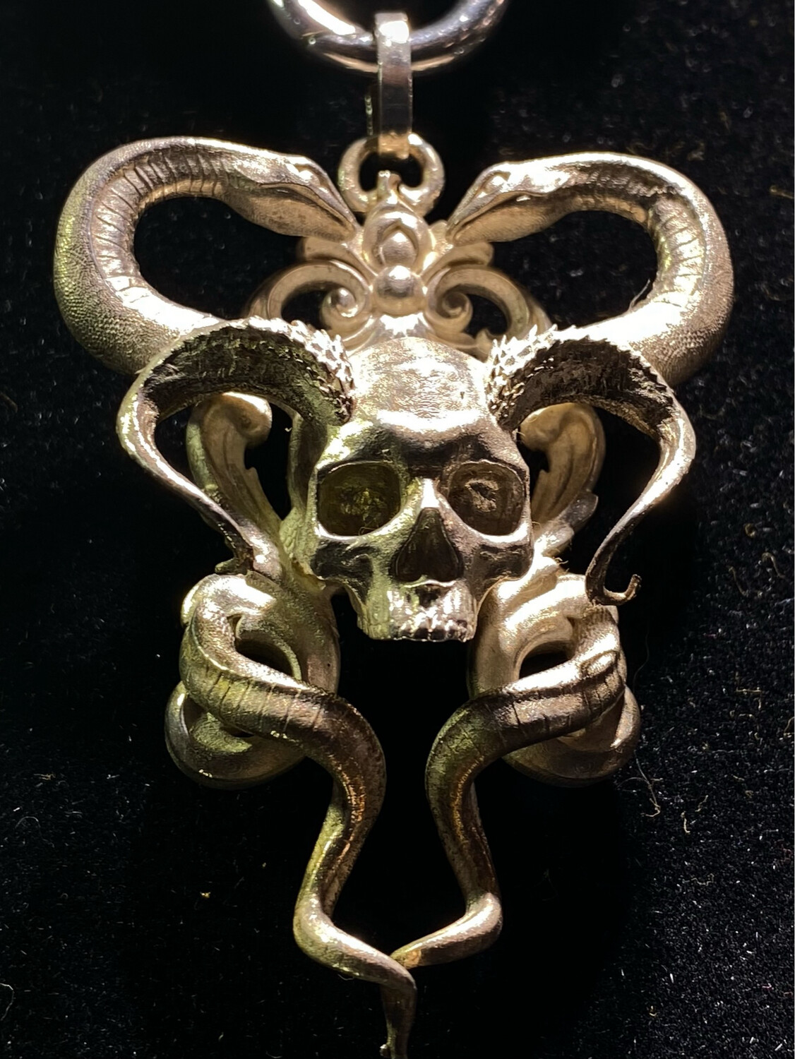 THE &quot;GIFT&quot; PENDANT