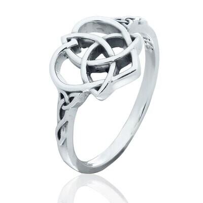 Celtic Night: Triquetra Ring