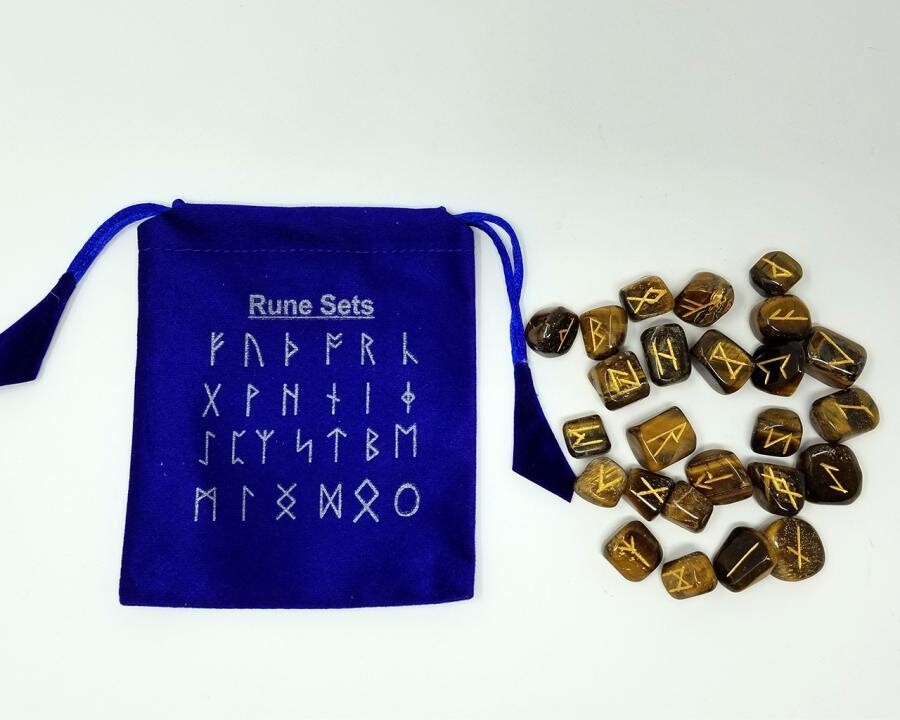 Tiger Eye Rune Set w/ Card
