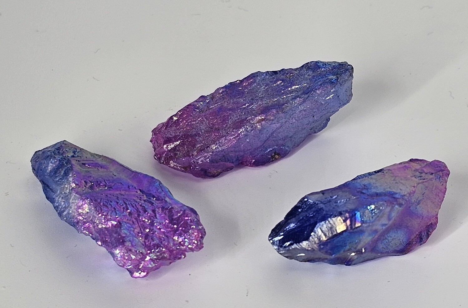 1.5&quot; Pink/Dark Blue Aura Coated Quartz Point