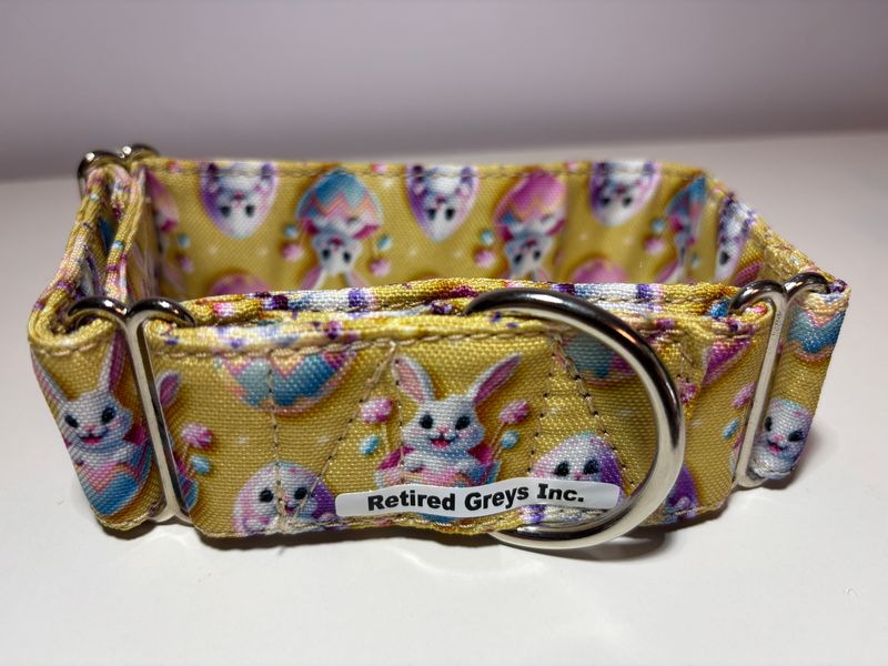 Classic Cute Bunnies in Eggs Easter 26