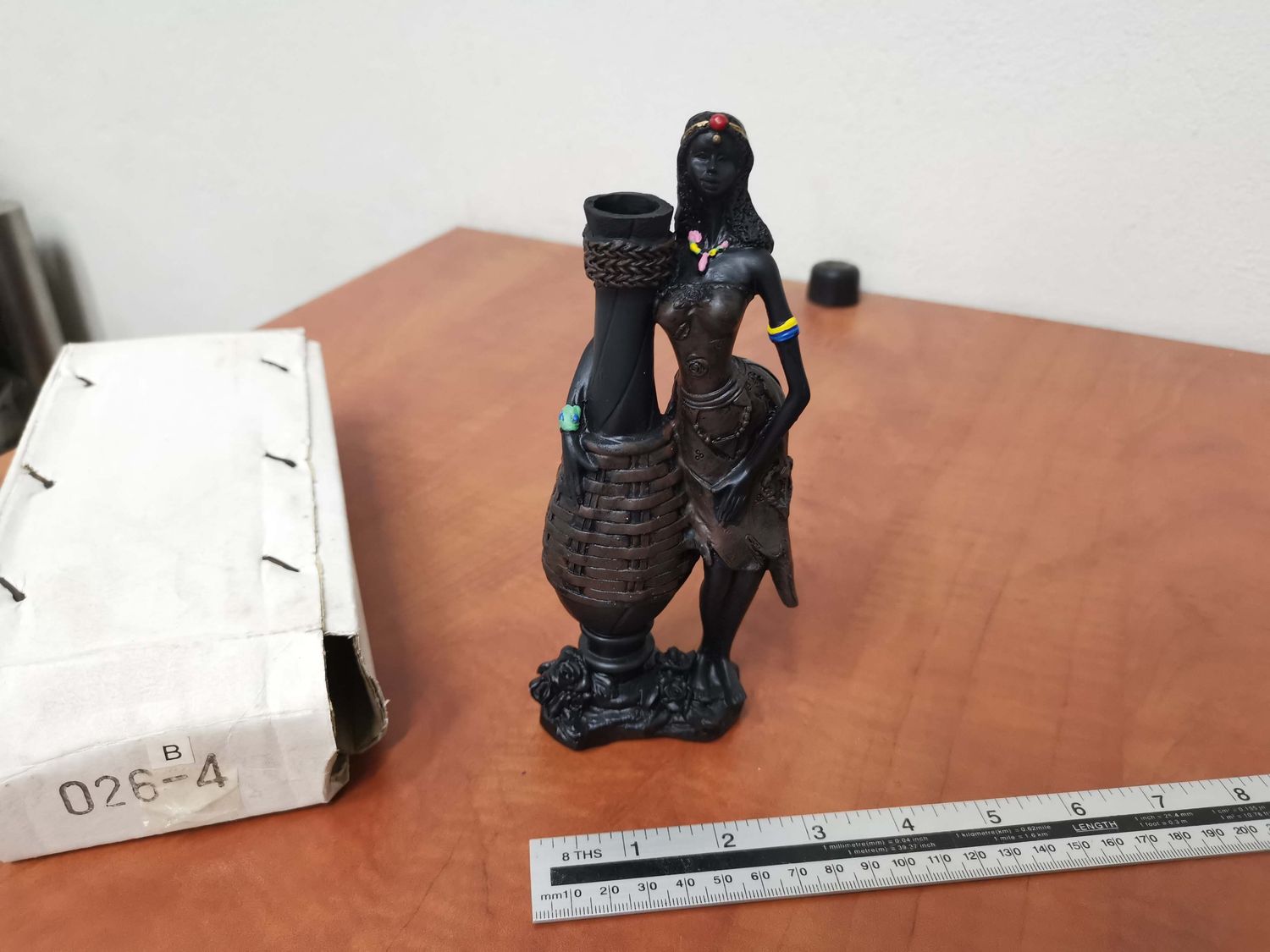 Porcelain African ornament 003