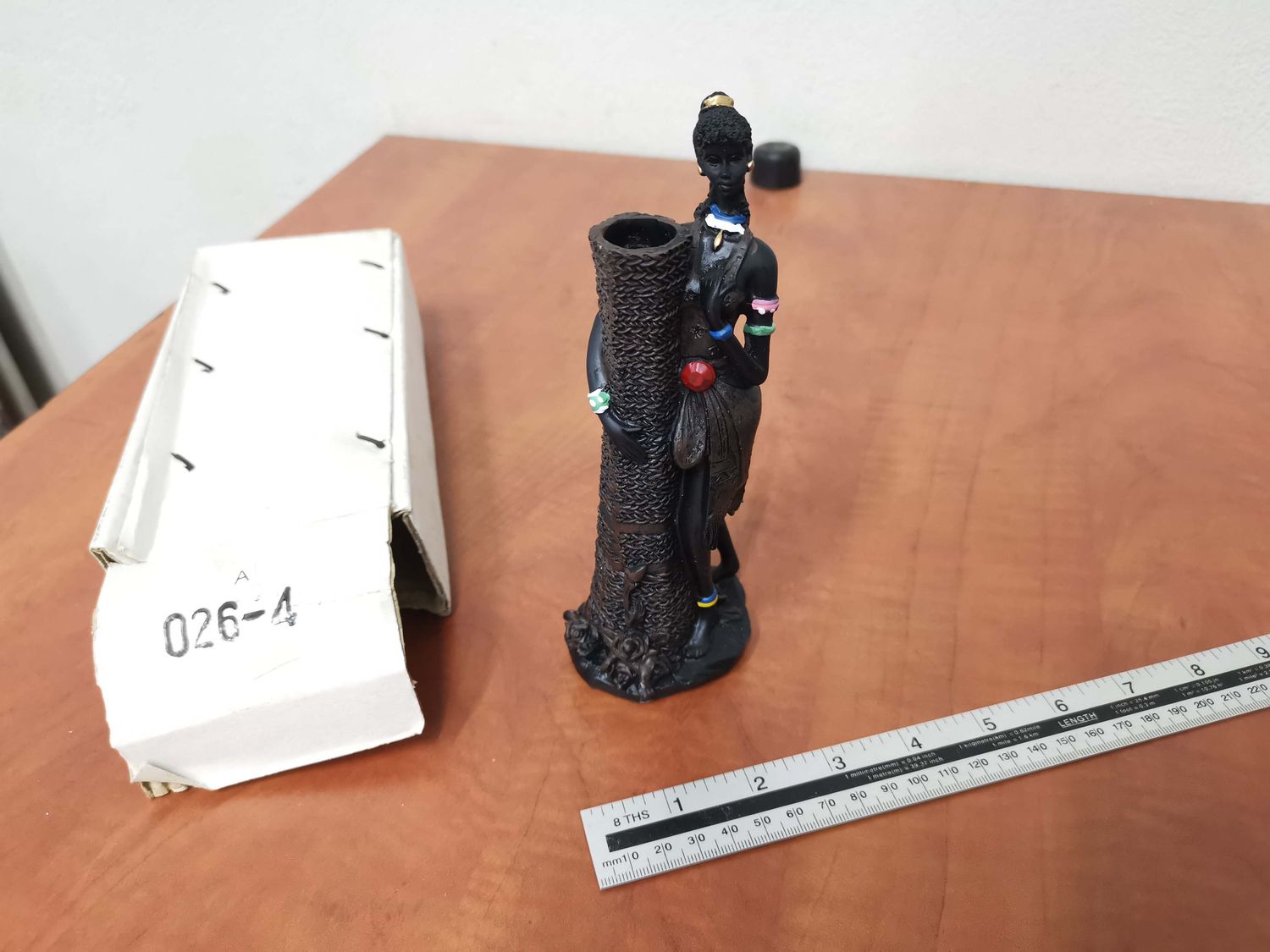 Porcelain African ornament 004