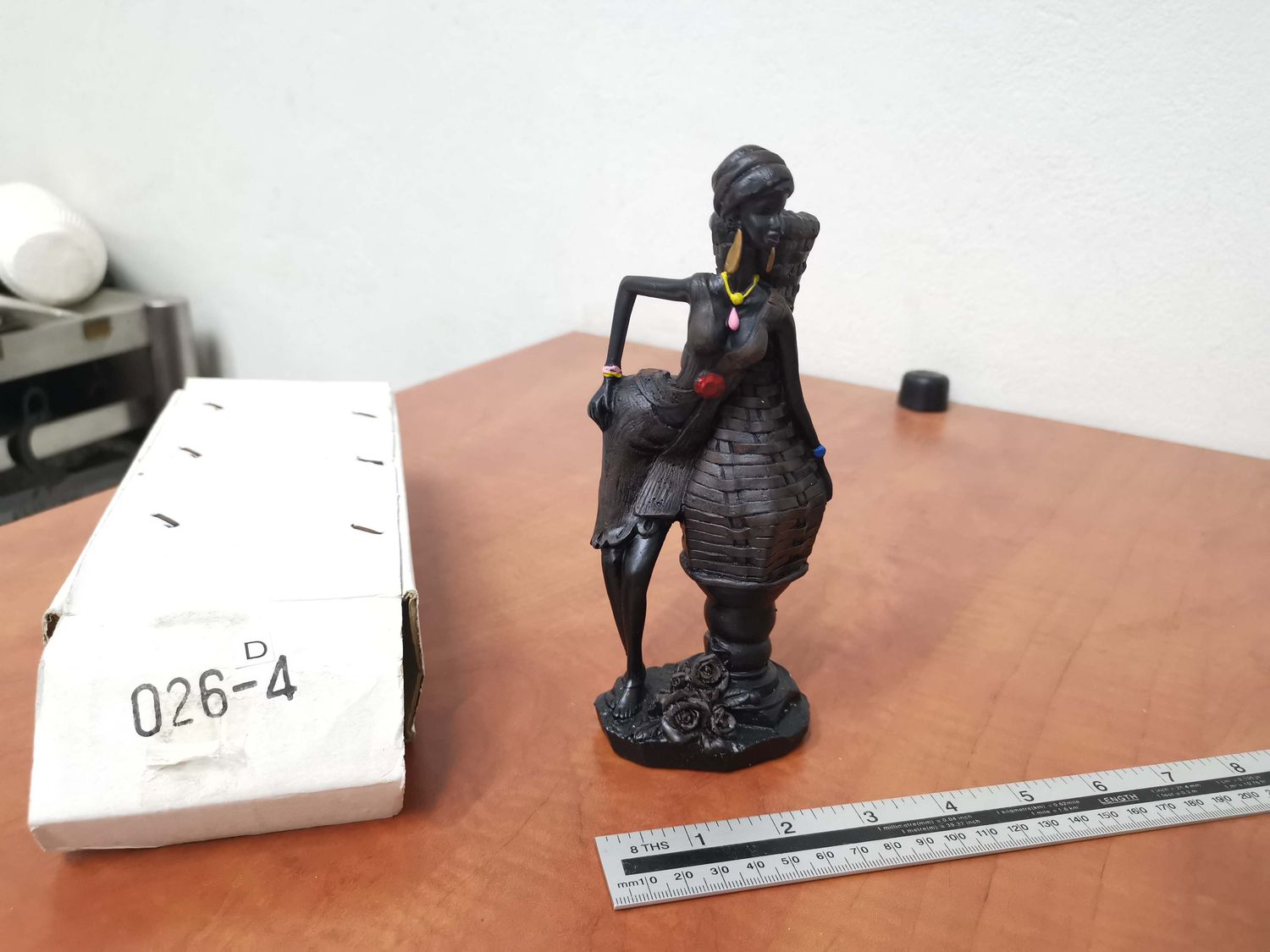 Porcelain African ornament 002