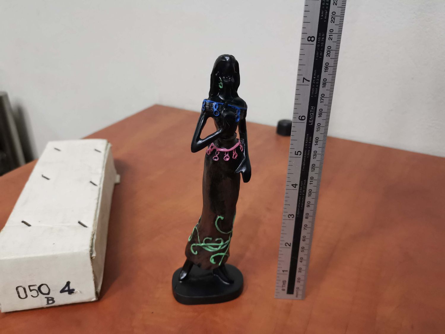 Porcelain African ornament 005