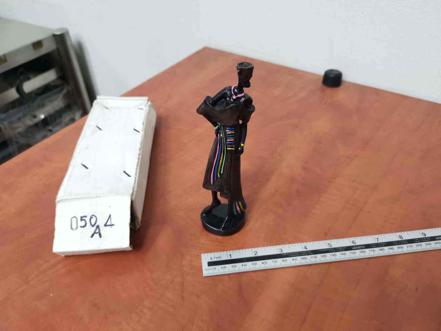 Porcelain African ornament 006