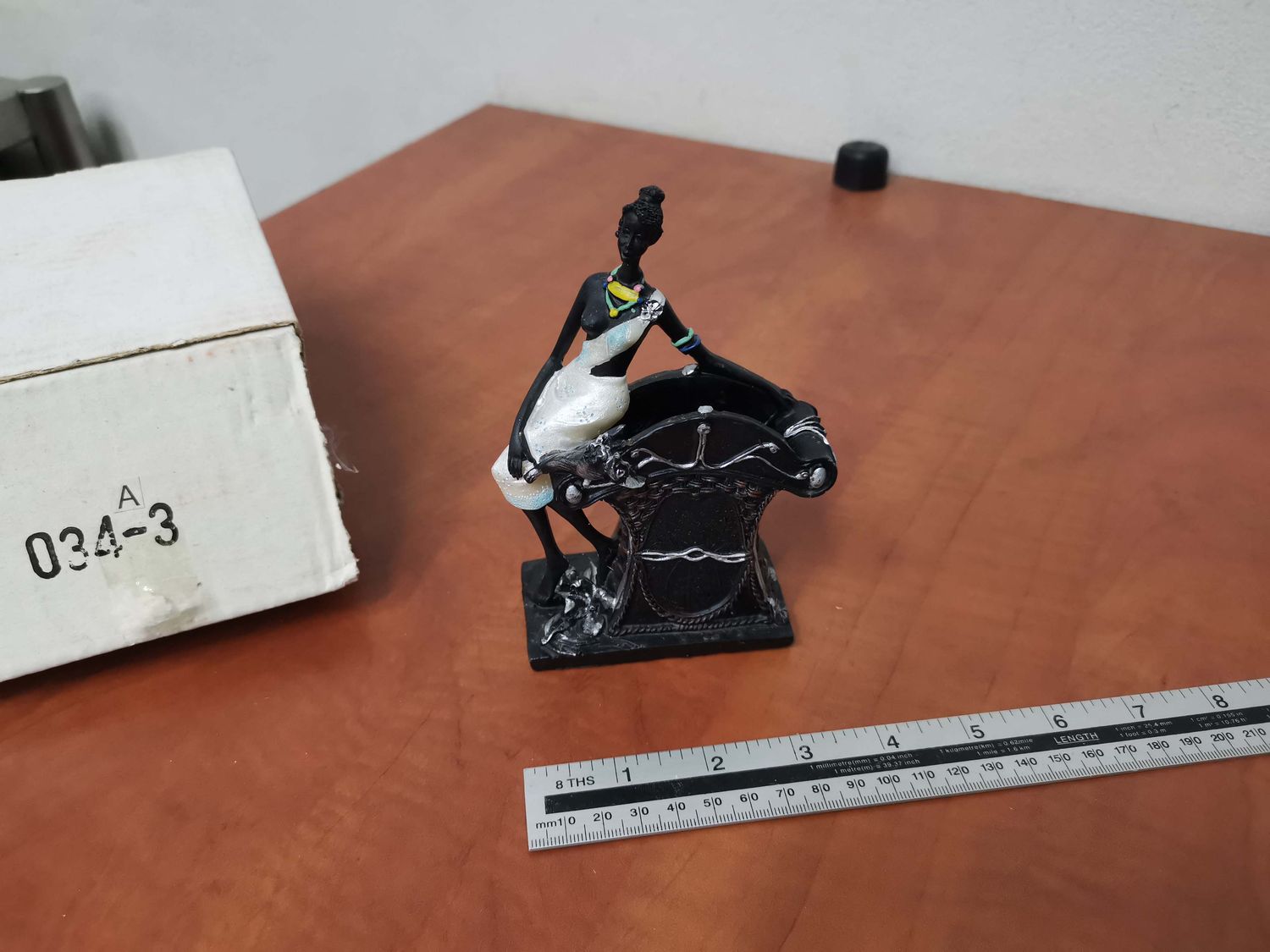 Porcelain African ornament 007