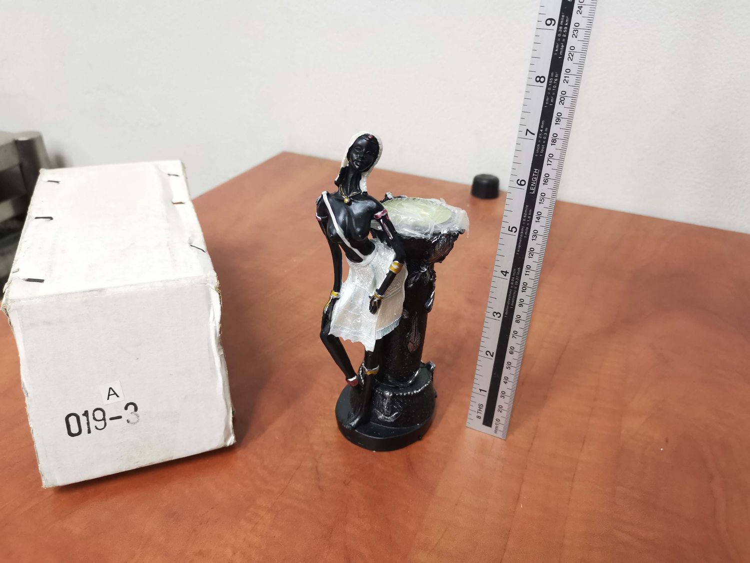 Porcelain African ornament candle 002