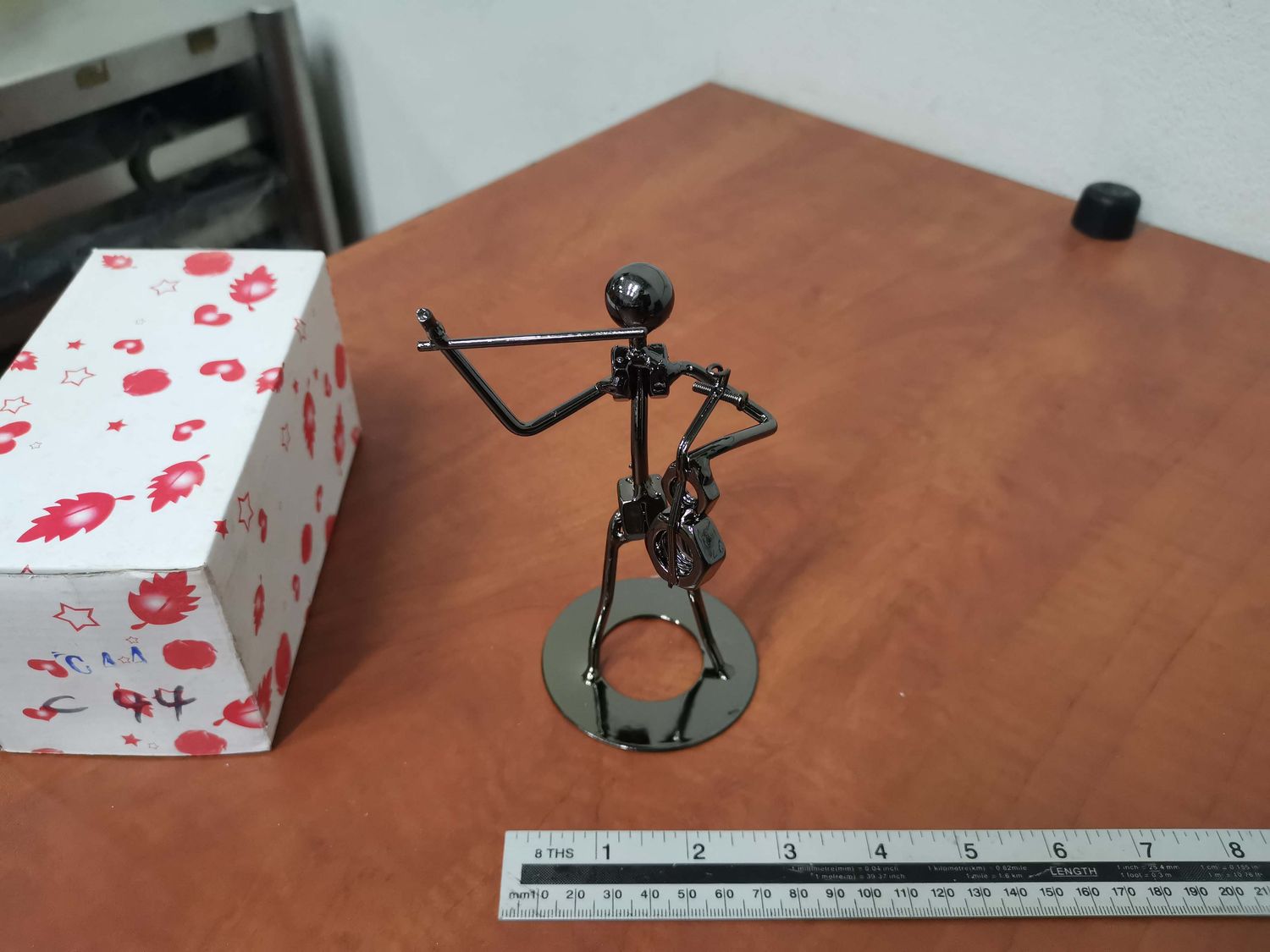 Metal ornament large C44