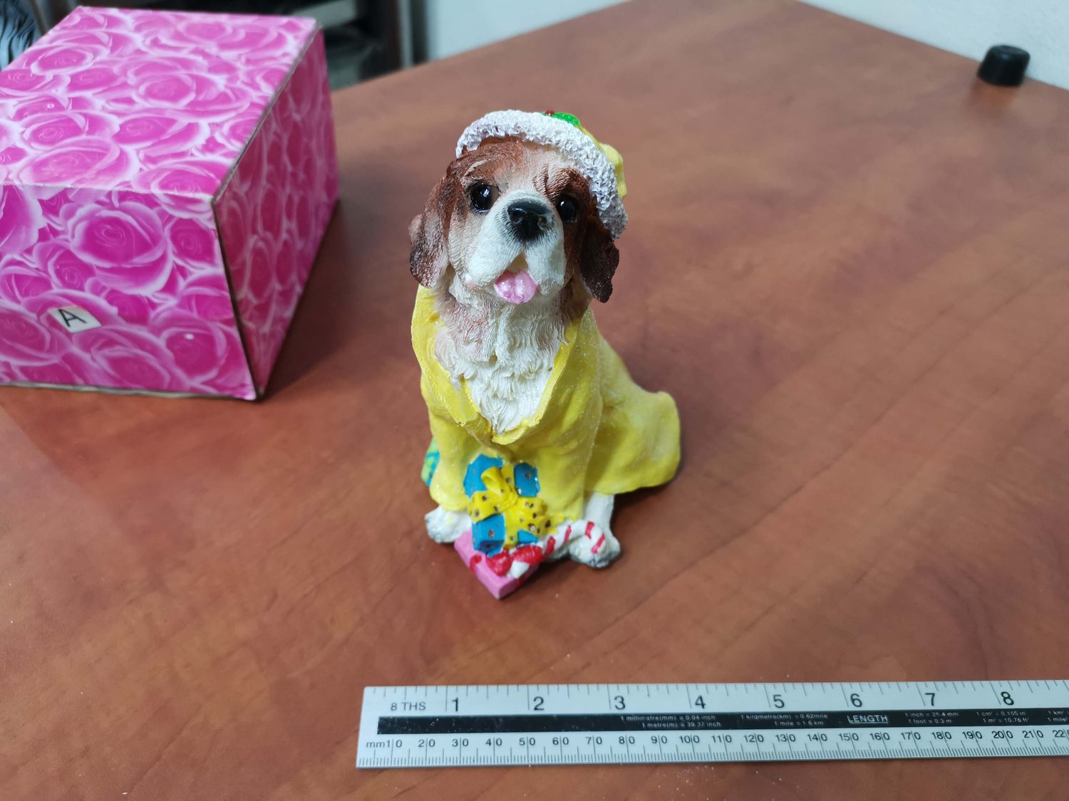 Porcelain dog beagle