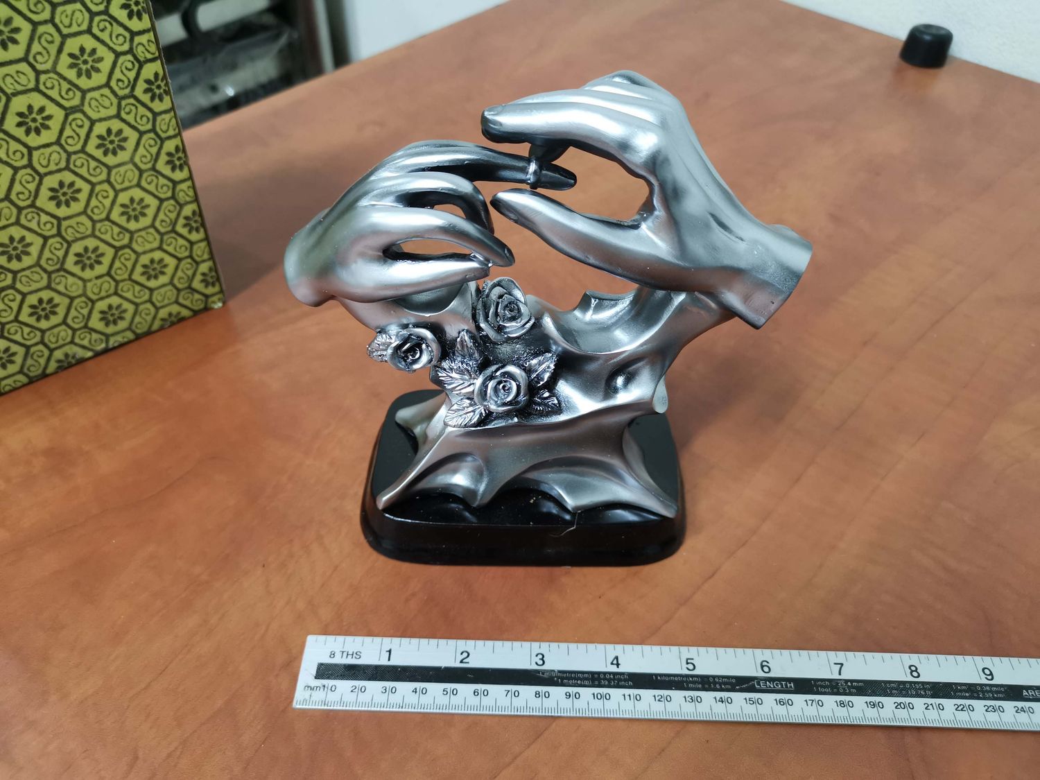 Metal ornament hands and ring