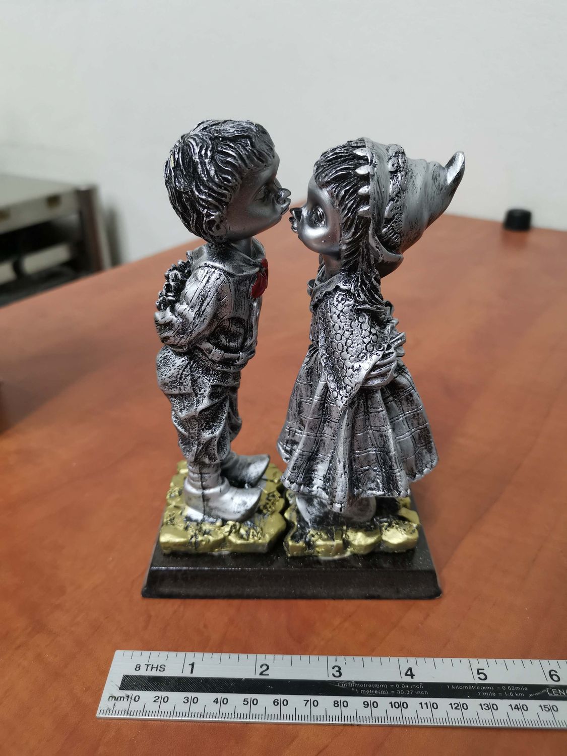 Metal ornament boy &amp; girl