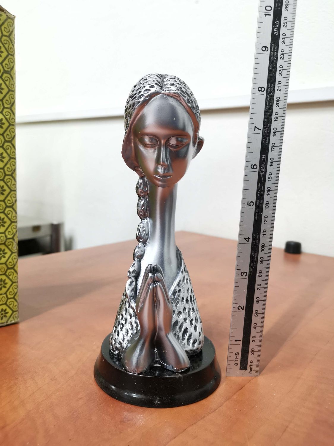 Metal ornament praying lady