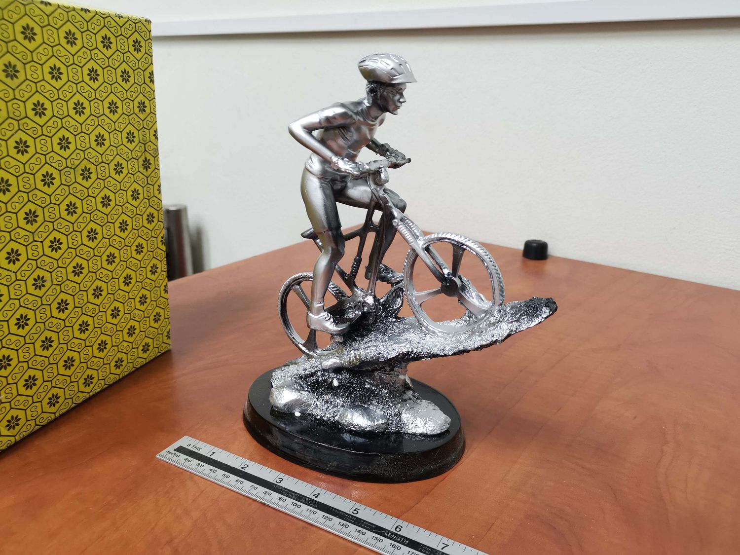 Metal ornament bicycle