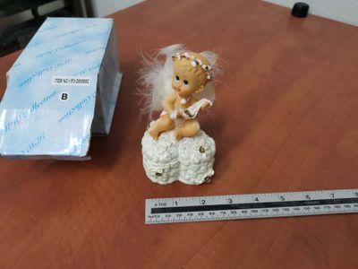 Porcelain angel VP2-250055C B