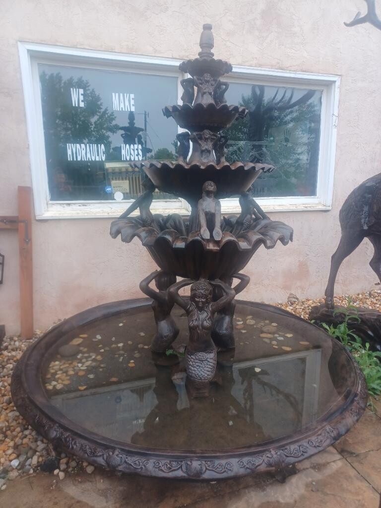 Scallop Bowl Mermaid Fountain with Large Pool