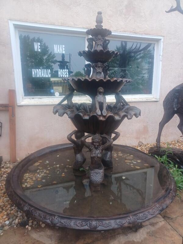 Scallop Bowl Mermaid Fountain with Large Pool Scallop Bowl Mermaid Fountain with Large Pool