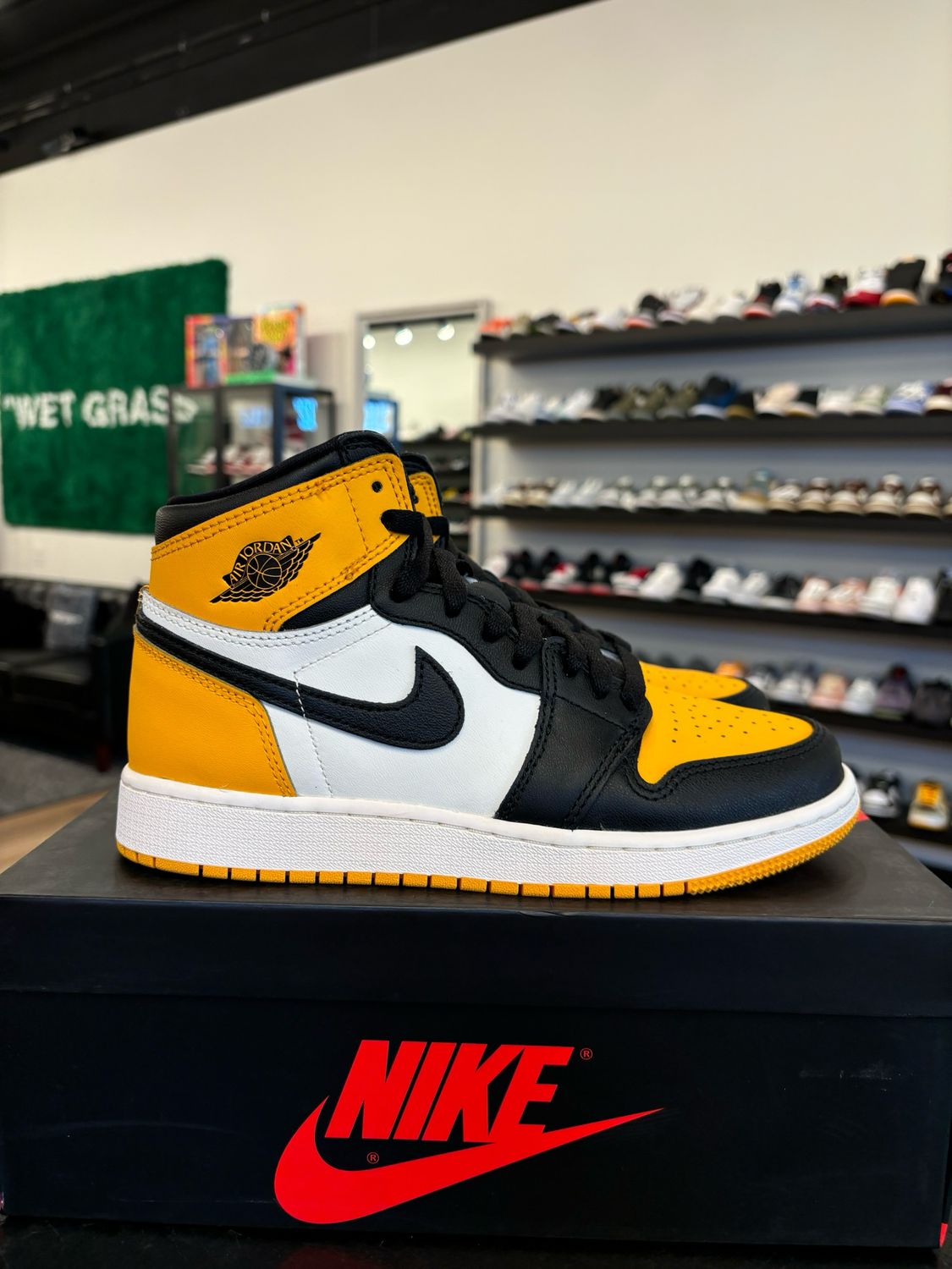 Jordan 1 Taxi Size 5.5Y (7W) Pre-Owned