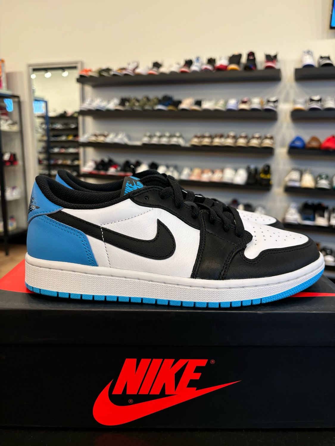 Jordan 1 Low Powder Blue 7Y (8.5W) Pre-Owned
