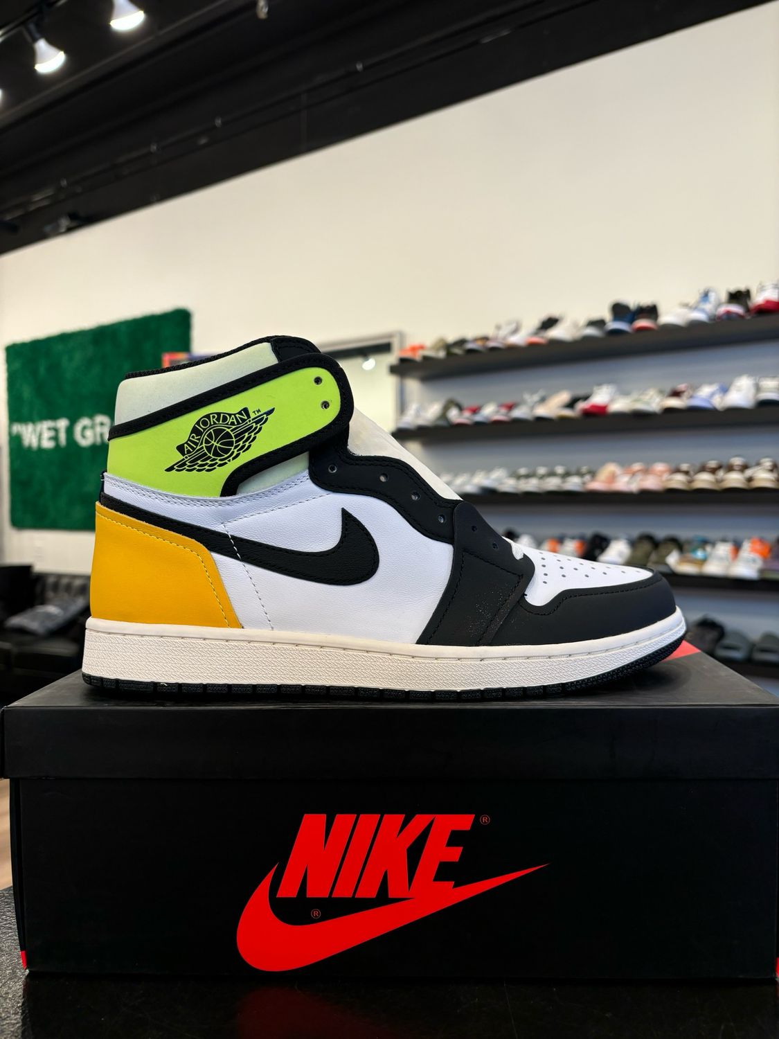 Jordan 1 Volt Gold Size 9.5 Brand New