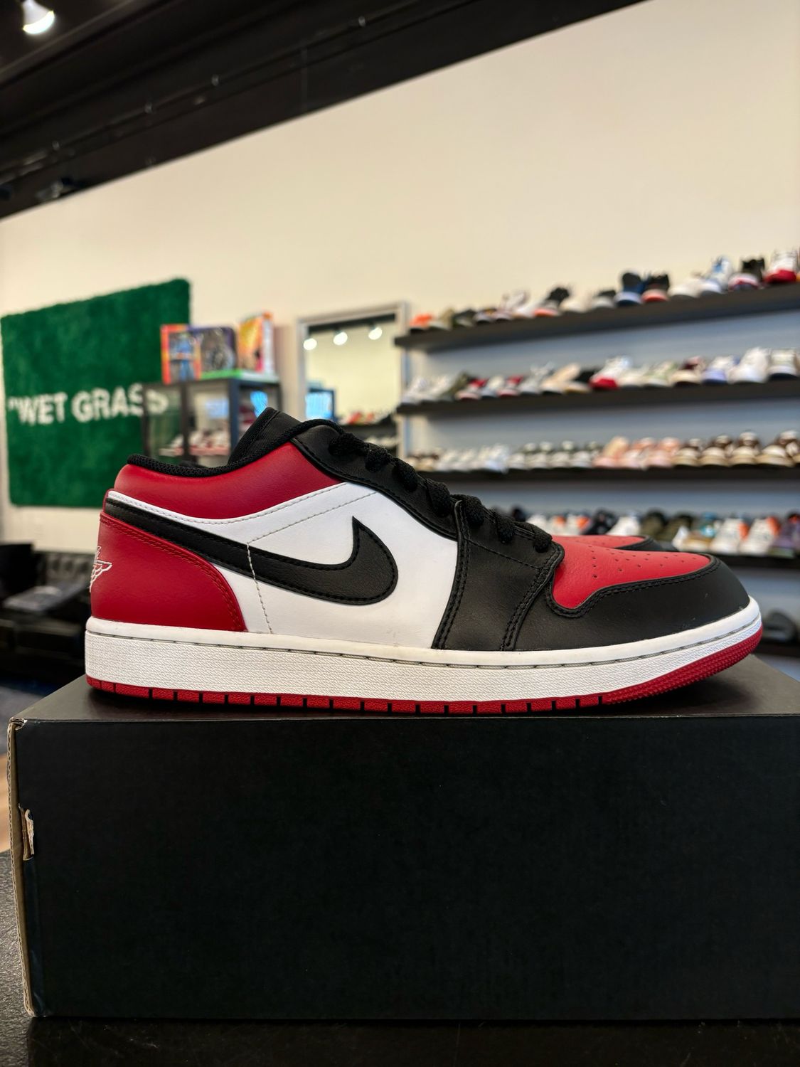 Jordan 1 Low Bred Toe Size 10 Pre-Owned