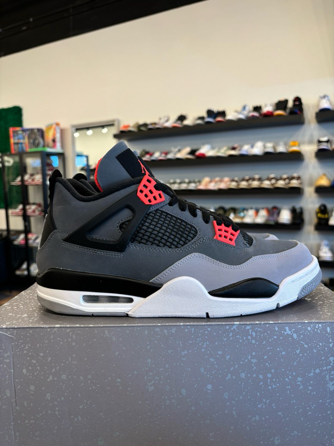 Jordan 4 Infrared Size 10 Pre-Owned