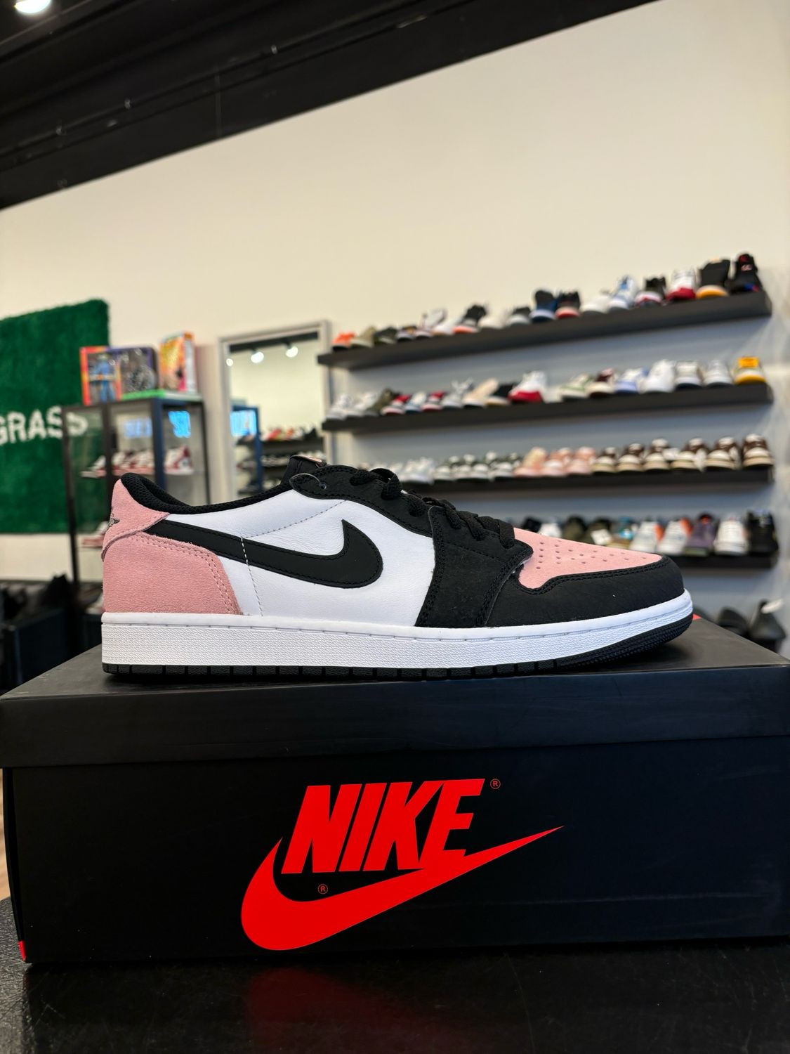 Jordan 1 Bleached Coral Size 10.5 Brand New