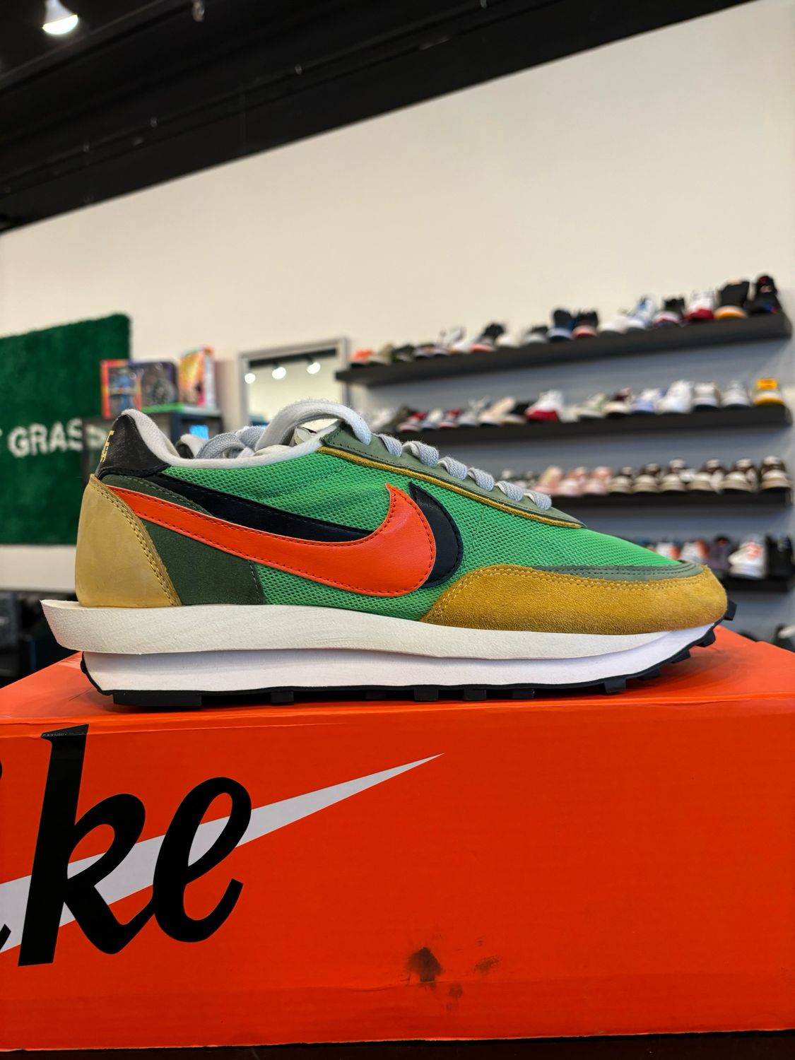 Nike Sacai Waffle Green Gusto Size 10.5 Pre-Owned