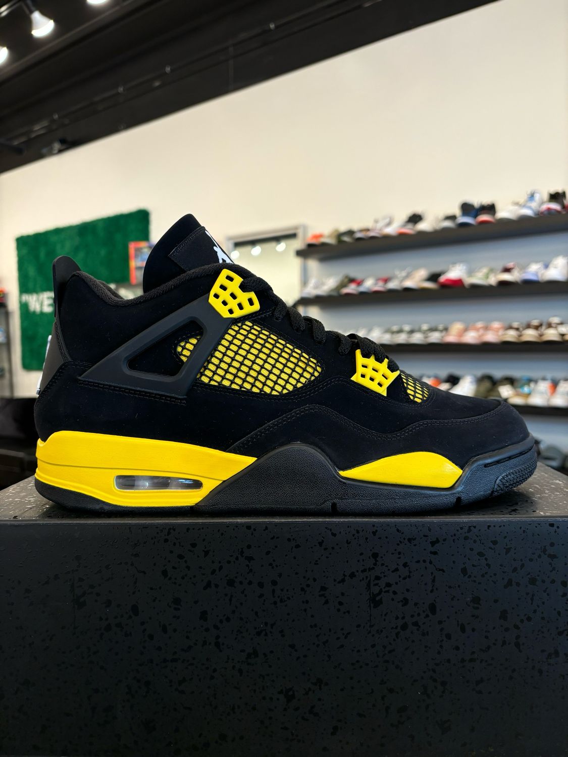 Jordan 4 Yellow Thunder Size 11.5 Brand New