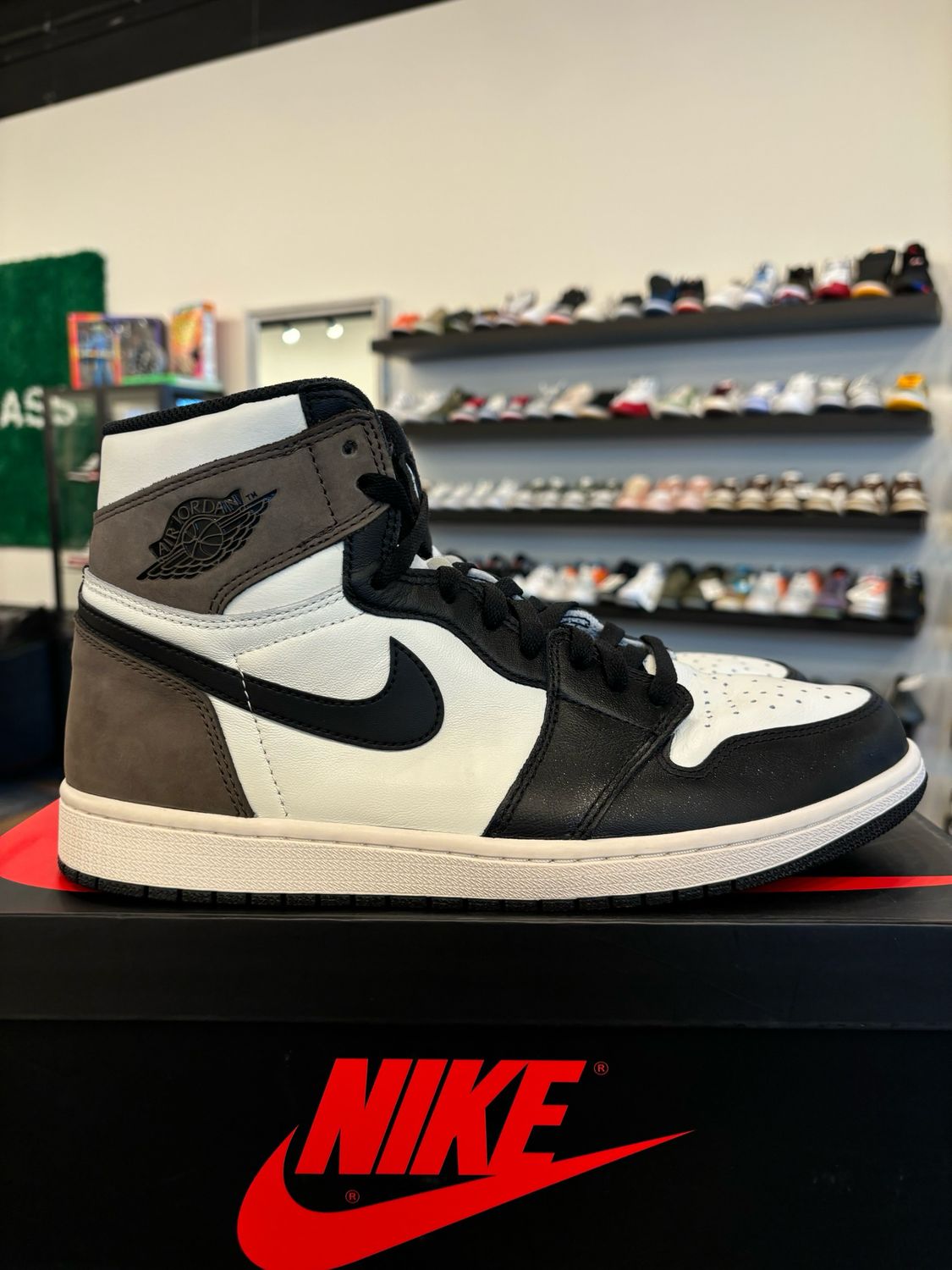 Jordan 1 Mocha Size 11.5 Pre-Owned