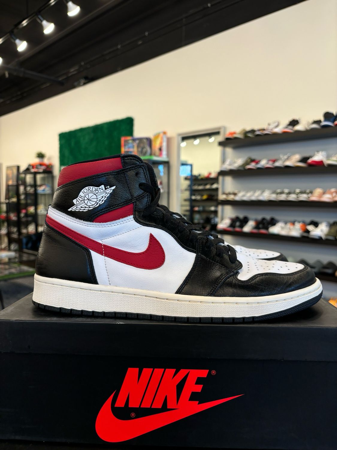 Jordan 1 Gym Red Size 12 Pre-Owned