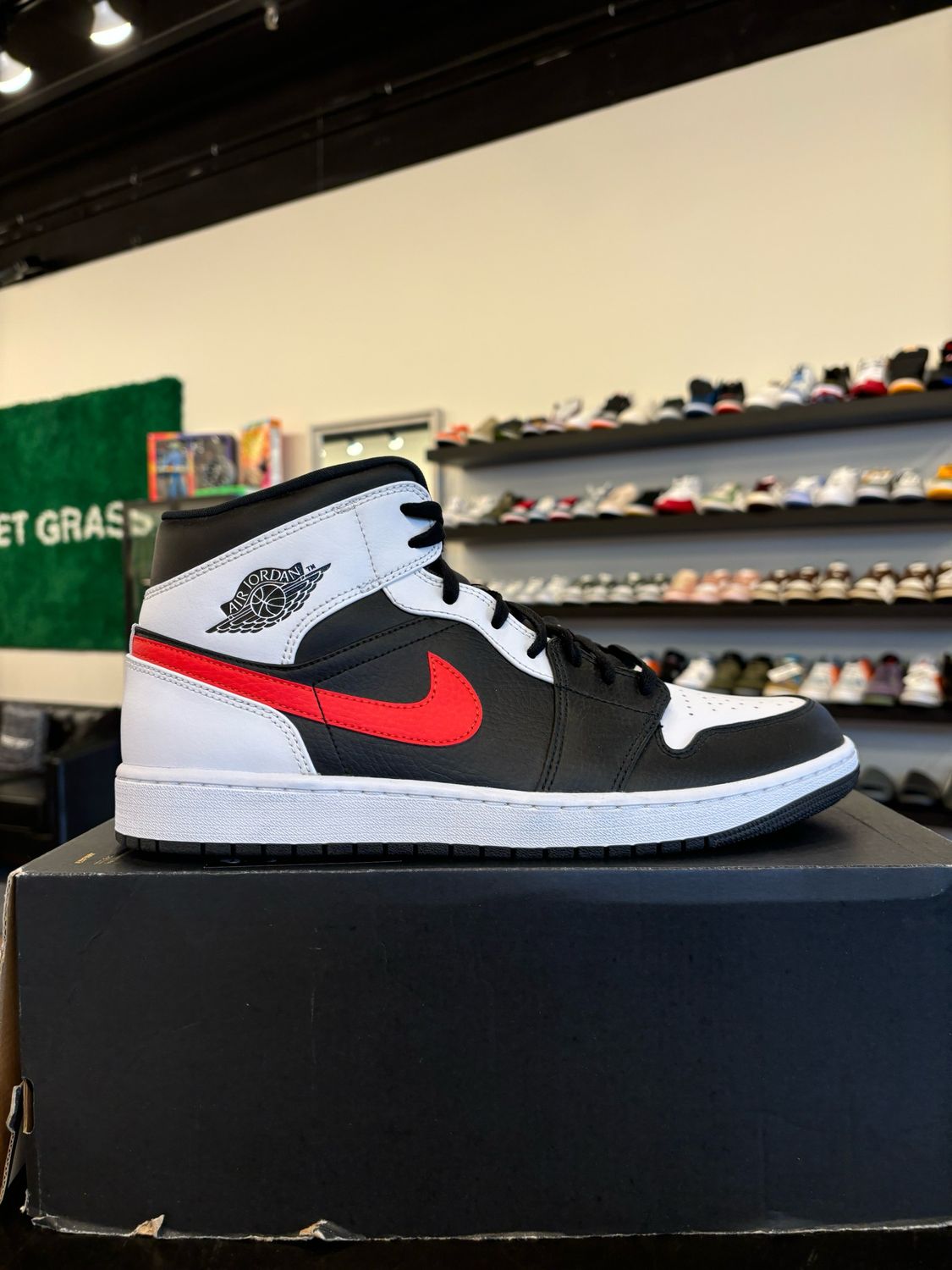 Jordan 1 Mid Chile Red Size 12.5 Brand New (Half Box)