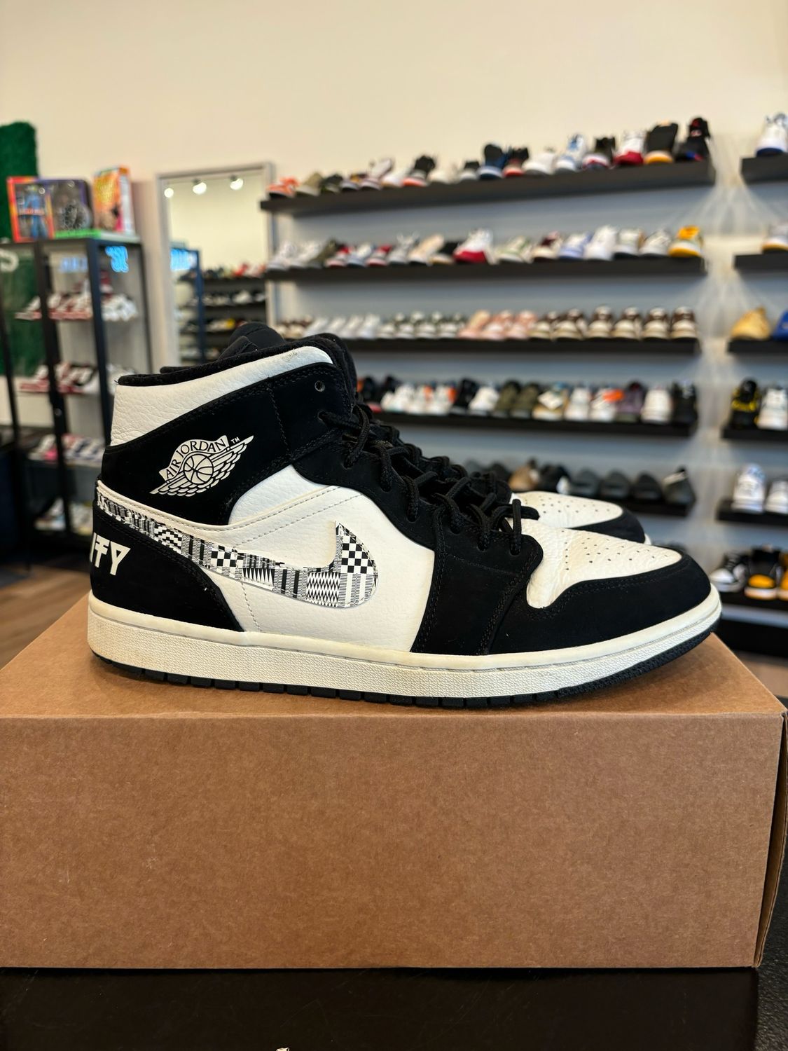 Jordan 1 Mid Melo Equality Size 11 Pre-Owned (No Box)
