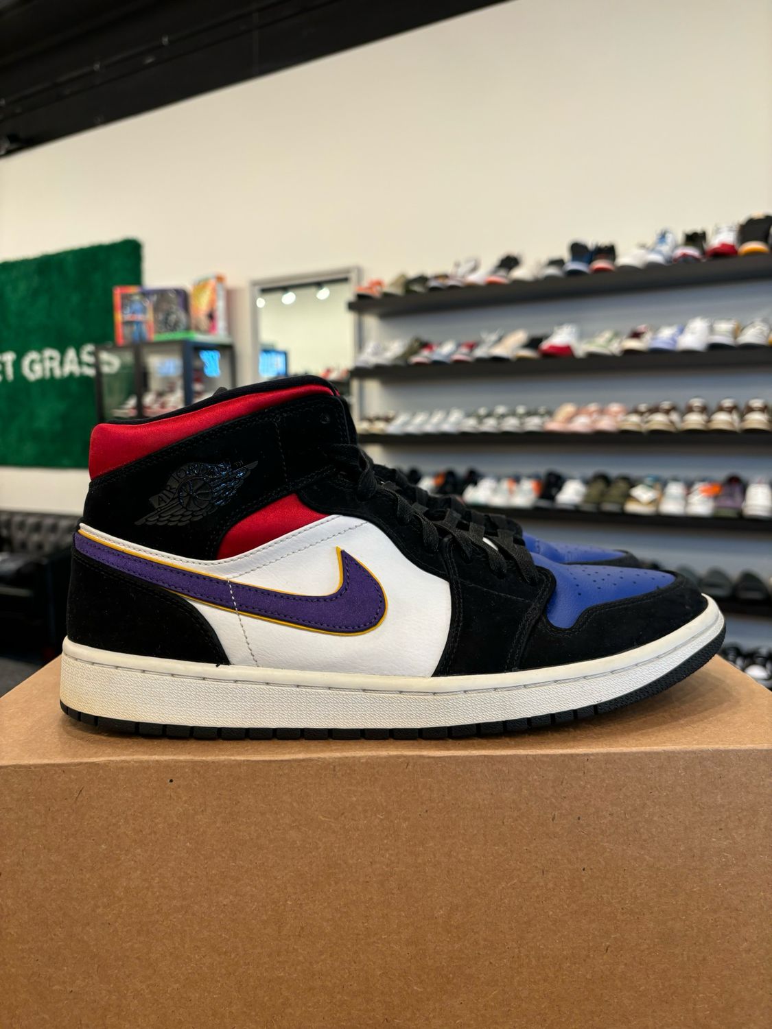 Jordan 1 Mid Multi-Color Size 10.5 Pre-Owned (No Box)