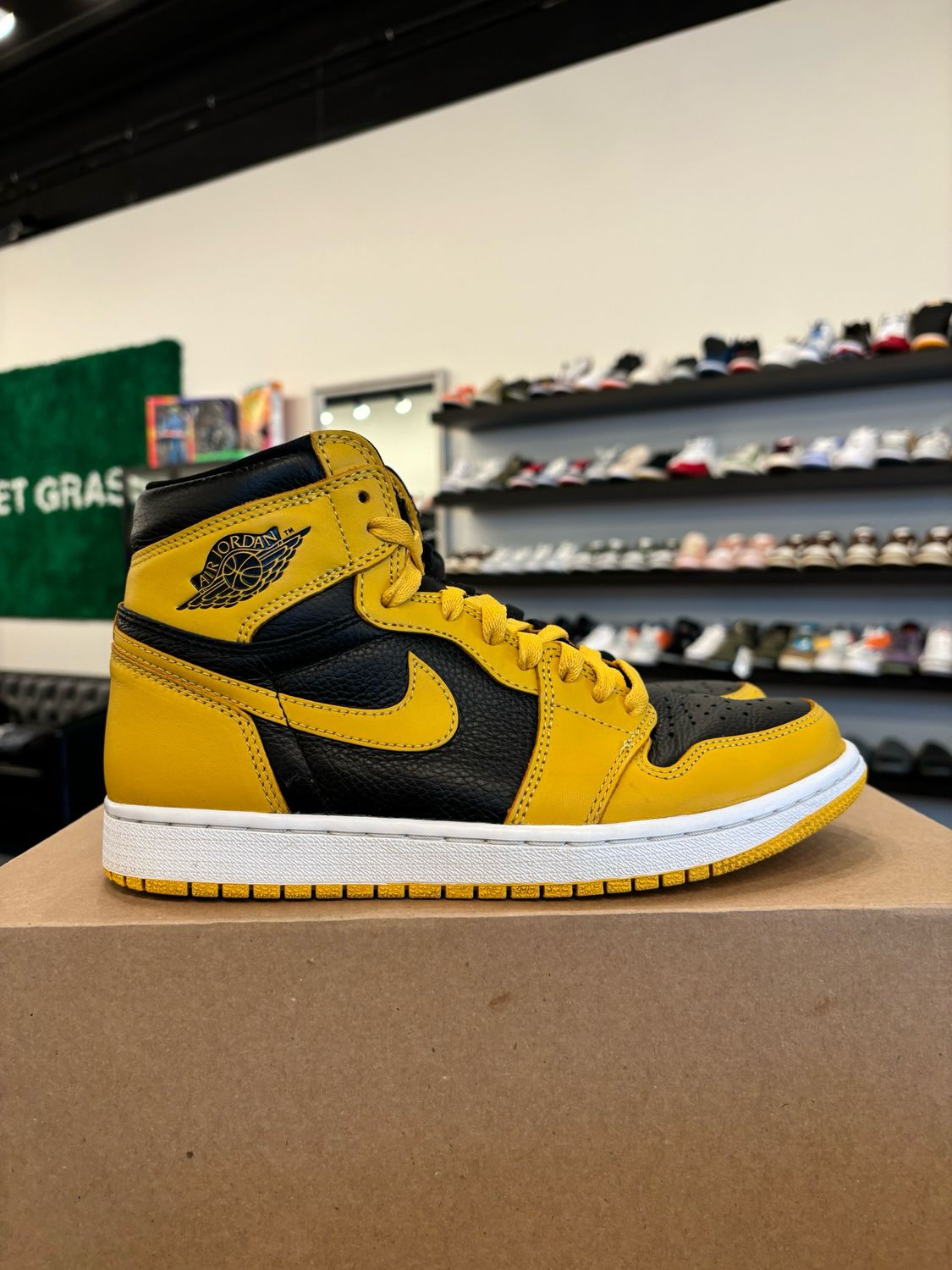Jordan 1 Pollen Size 7Y (8.5W) Pre-Owned (No Box)