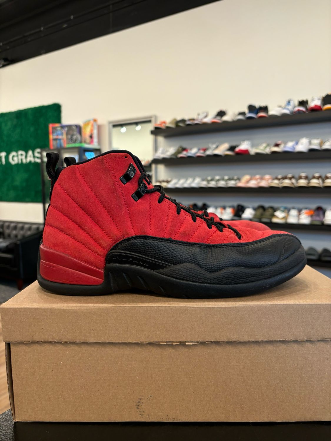 Jordan 12 Reverse Flu Game Size 10 Pre-Owned (No Box)