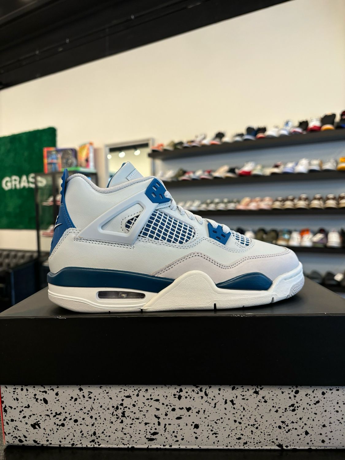Jordan 4 Military Blue Size 6Y (7.5W) Brand New