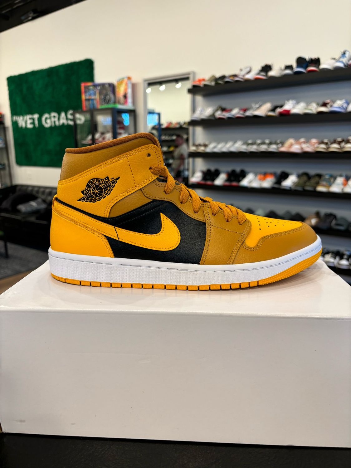 Jordan 1 Mid Black Yellow Size 9 (10.5W) Brand New