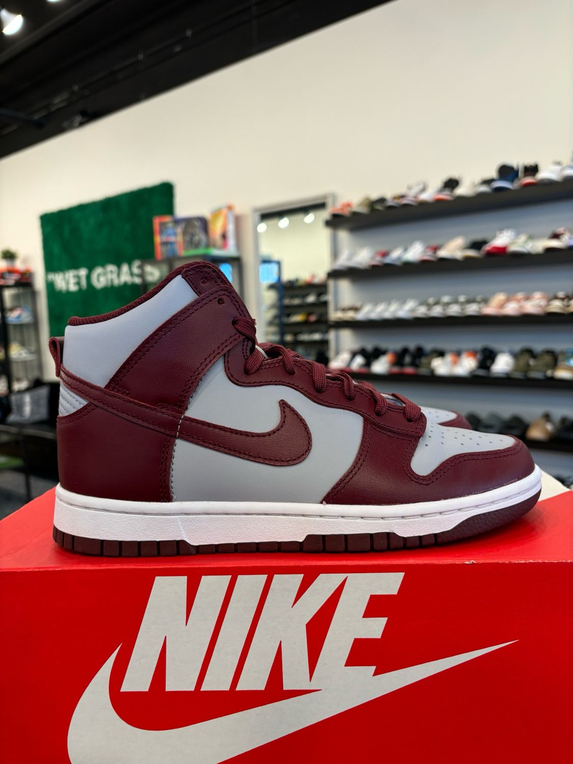 Nike Dunk High Beet Root Size 6.5Y (8W) Pre-Owned