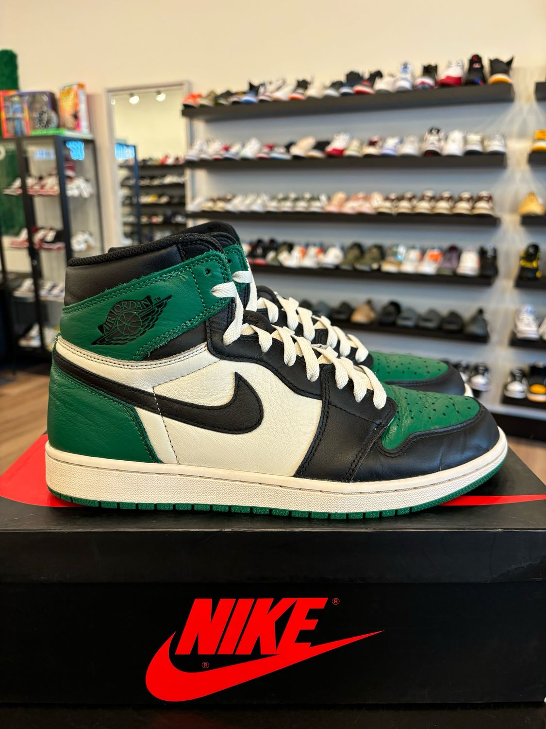 Jordan 1 Pine Green 1.0 size 10.5 Pre-Owned