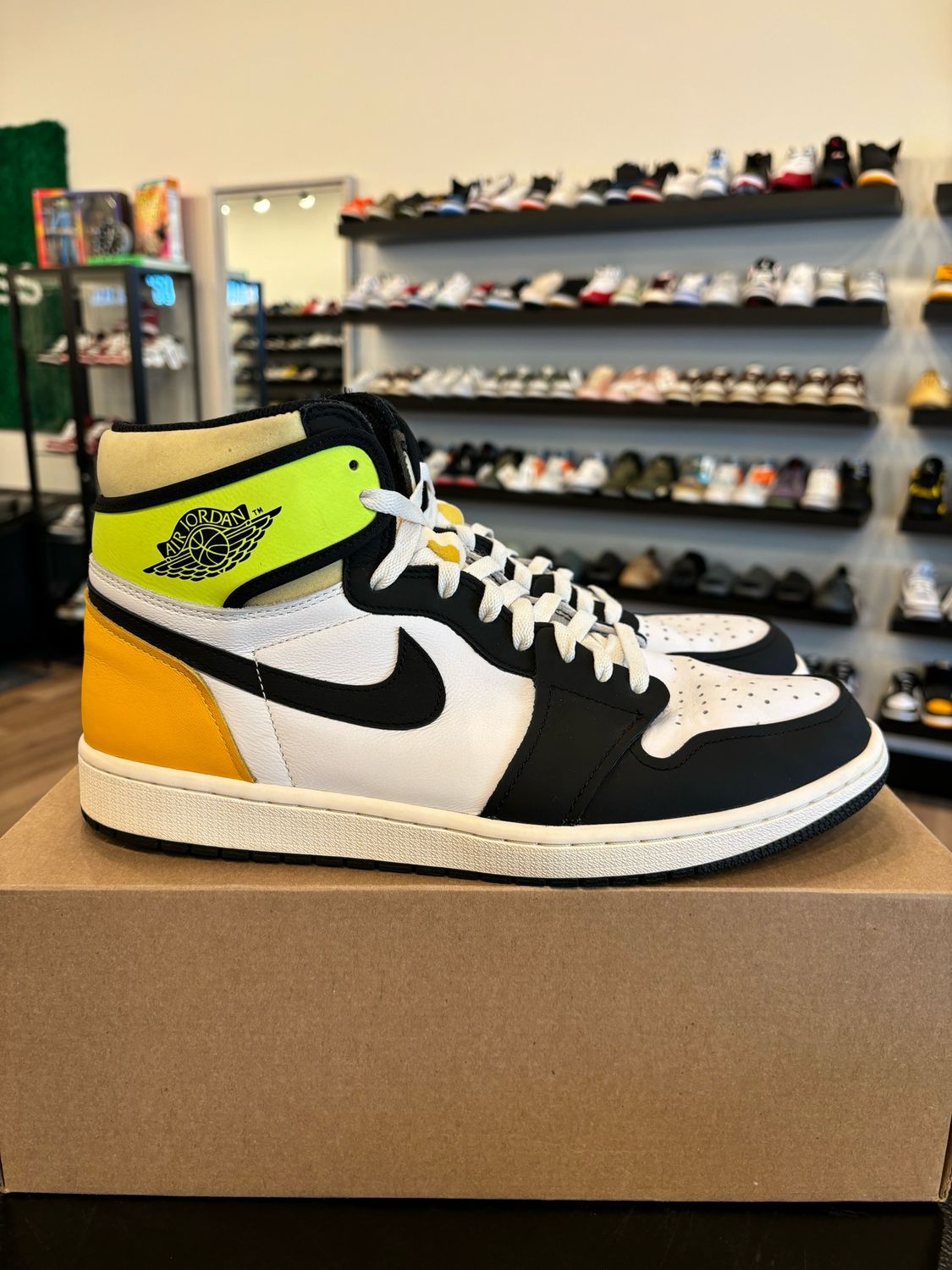 Jordan 1 Volt Size 12 Pre-Owned (No Box)