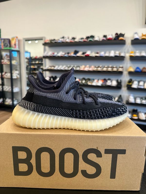 Yeezy 350 V2 Carbon Size 5 (6.5W) Pre-Owned